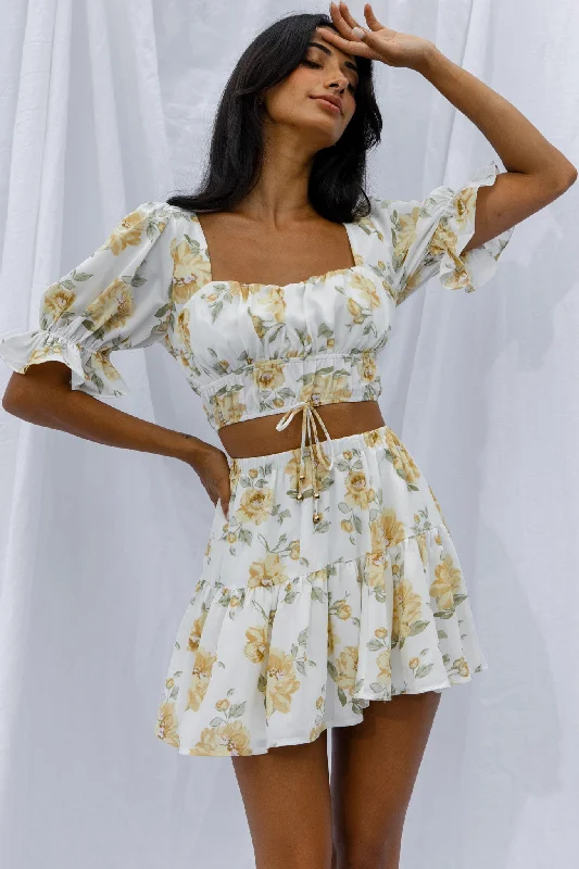 Deal Dash Lilibet Puff Sleeve Drawstring Crop Top Floral White