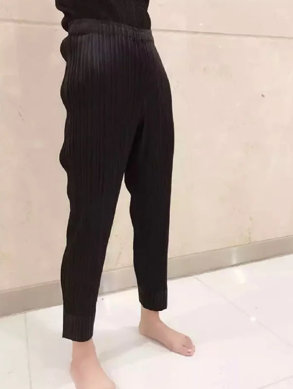 Weekend Savings Delight Pleats pants one size 2-12