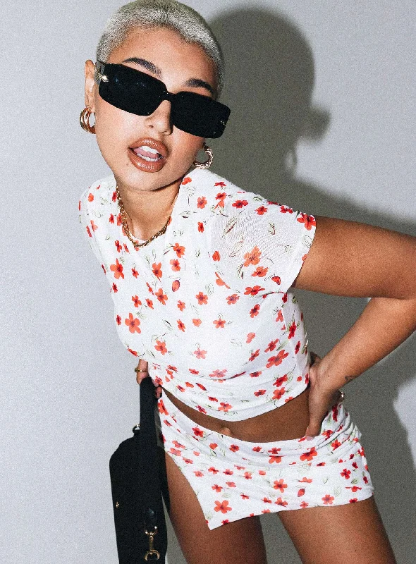 Act Fast Bold Move Top White Floral