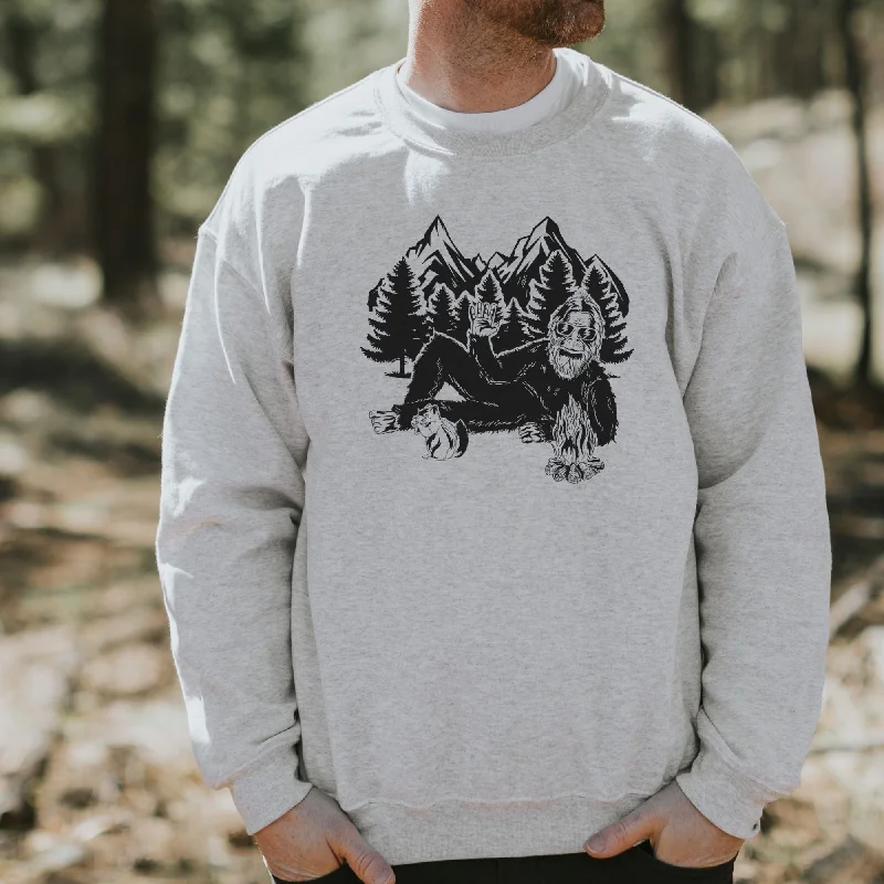 Super Bargain Bigfoot Relaxing Hoodie - Crewneck Sweatshirt for Skier *UNISEX FIT*